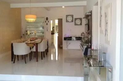 Linda casa residencial de 2 dormitórios no itacorubi