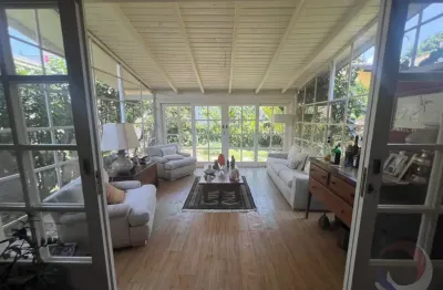 Linda casa residencial de 2 dormitórios na lagoa da conceição