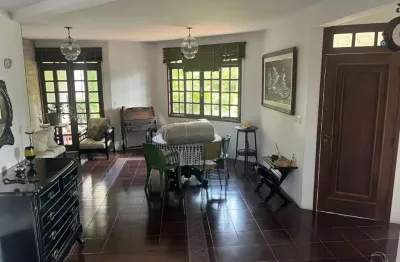 Linda casa residencial de 5 dormitórios no córrego grande