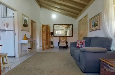 Maravilhosa casa residencial de 4 dormitórios no campeche