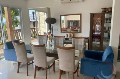 Linda casa residencial de 5 dormitórios no campeche