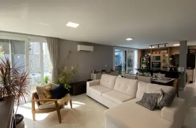 Linda casa residencial de 4 dormitórios  na agronômica