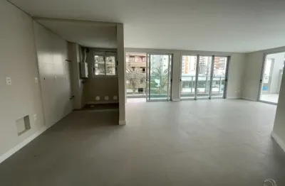 Maravilhoso apartamento de 3 dormitórios no centro de florianópolis
