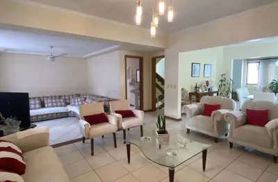 Linda casa residencial de 4 dormitórios na trindade