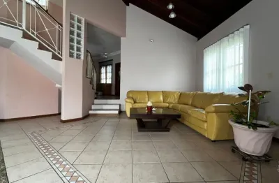Ótima casa residencial de 4 dormitórios no córrego grande