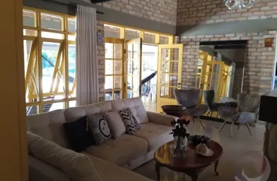Ótima casa residencial de 4 dormitórios no santo antônio de lisboa