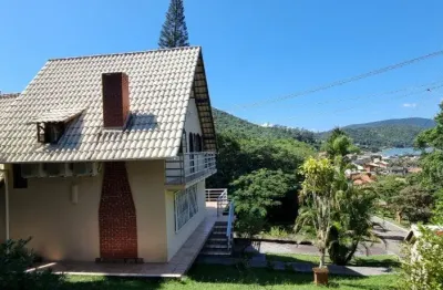 Linda casa residencial de 5 dormitórios no sambaqui