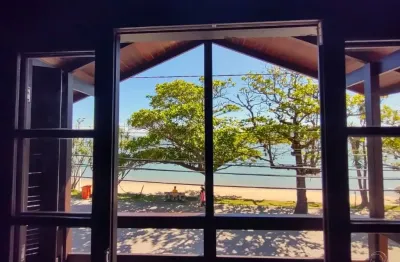 Ótima casa residencial de 4 dormitórios em sambaqui