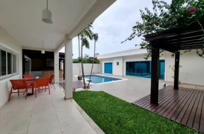 Linda casa residencial de 5 dormitórios em sambaqui