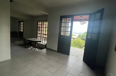 Linda casa residencial de 4 dormitórios em sambaqui