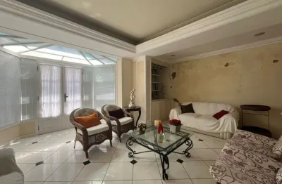 Excelente casa residencial de 4 dormitórios no centro de florianópolis