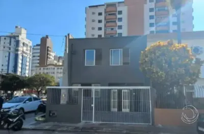 Ótima cassa de 4 dormitórios no centro de florianópolis