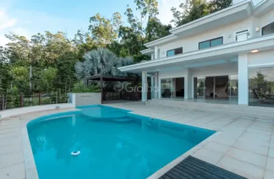 Casa de 477m² com 7 quartos sendo 4 suítes na carvoeira