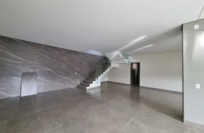 Maravilhosa Casa com 360metros quadrados e 3 suítes no Córrego Grande