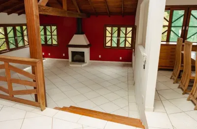 Maravilhosa casa com 4 suítes no bairro rio tavares, florianópolis.