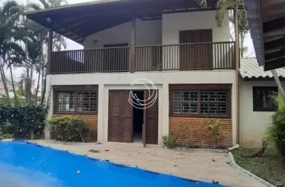 Linda casa residencial de 4 dormitórios no bairro campeche