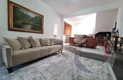 Maravilhosa casa residencial de 4 dormitórios no bairro campeche