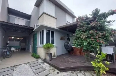 Casa com 3 dormitórios campeche com área churrasqueira e varanda coberta
