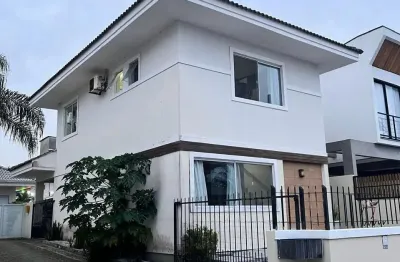Maravilhosa casa com 3 quartos no bairro campeche em florianópolis