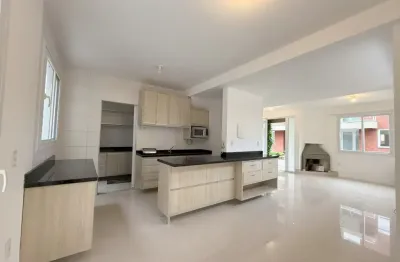 Linda casa com 3 quartos no bairro campeche em florianópolis