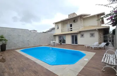 Linda casa residencial de 4 dormitórios no bairro carianos em florianópolis