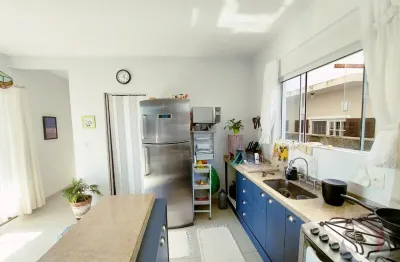 Linda casa com 4 quartos no bairro carianos  em florianópolis