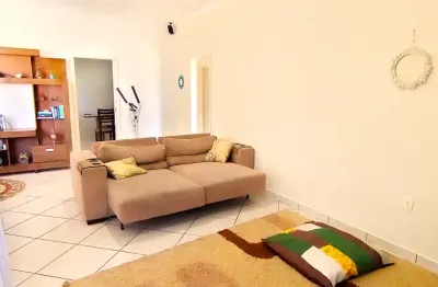 Linda casa com 4 quartos e 4 vagas cobertas ao lado de área verde do loteamento em florianópolis