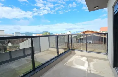 Linda casa com 3 quartos sendo 1 suíte no carianos em florianópolis
