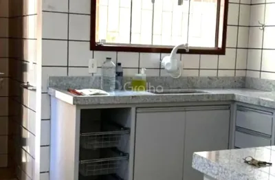Linda casa residencial no bairro carianos com 3 dormitórios.