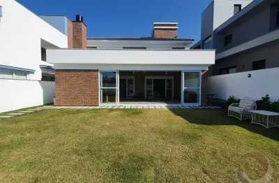 Linda casa com 3 quartos no bairro morro das pedras em florianópolis