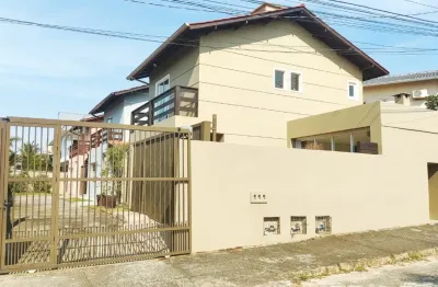 Excelente casa com 02 dormitórios morro das pedras em florianópolis