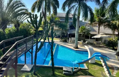 Linda casa de 600m² com 6 quartos sendo 1 suíte em joão paulo em florianópolis