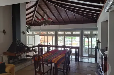 Linda casa residencial de 5 dorms no bairro joão paulo em florianópolis