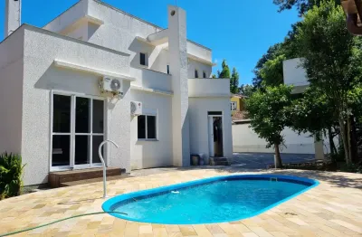 Linda casa residencial de 4 dormitórios no bairro cacupé em florianópolis