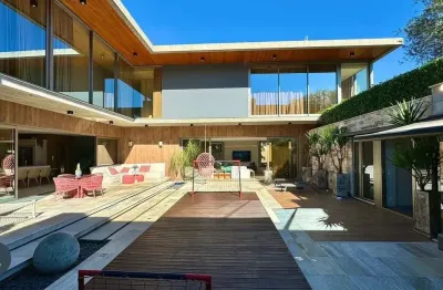 Maravilhosa casa alto padrão com 4 suítes em cacupé  em florianópolis