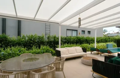 Maravilhosa casa de 604m² com 4 quartos sendo 3 suítes em cacupé