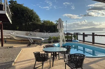 MARAVILHOSA Casa de 320m² com 3 quartos sendo 1 suíte em Cacupé