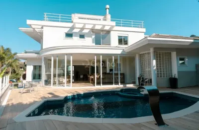 Maravilhosa casa de 499m² com 4 quartos sendo 3 suítes em cacupé