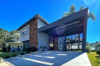 MARAVILHOSA Casa de 205m² com 3 suítes em Santo Antônio de Lisboa