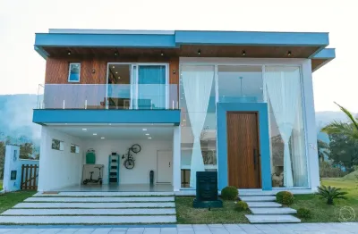 Maravilhosa casa alto padrão 5 quartos sendo 4 suítes em ratones