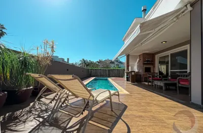 Maravilhosa casa de 436m² com 5 suítes em jurerê em florianópolis