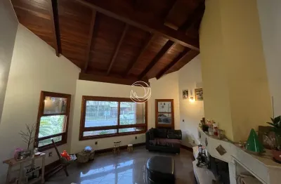 Maravilhosa casa residencial de 430m² com 5 suítes em jurerê