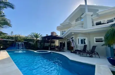 Casa Residencial de 5 dormitórios no bairro Jurerê Internacional
