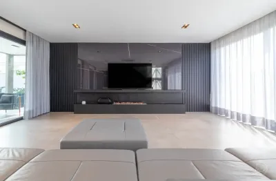 Casa Residencial de 5 dormitórios no bairro Jurerê Internacional