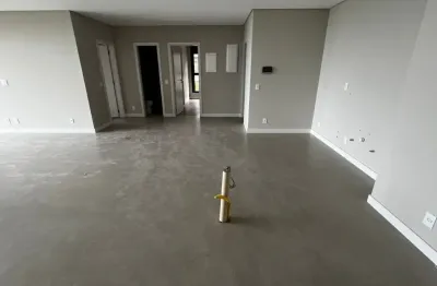 Maravilhoso apartamento alto padrão, 3 suítes no bairro jurerê.