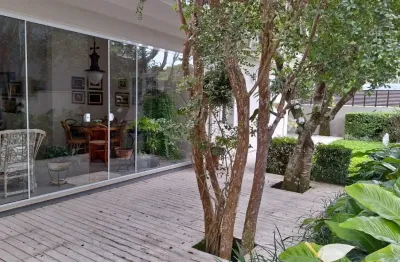 MARAVILHOSA Casa Residencial de 286m² com 3 Suites em Jurerê