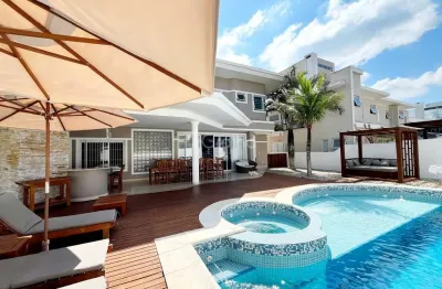 MARAVILHOSA Casa de 551m² com 5 suítes em Jurerê em Florianópolis