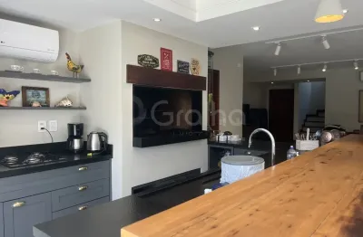 Casa Residencial de 450 m² com 4 quartos sendo 2 suítes em Jurerê Internacional