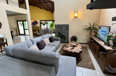 Casa Residencial de 5 quartos no bairro Canasvieiras, Florianópolis