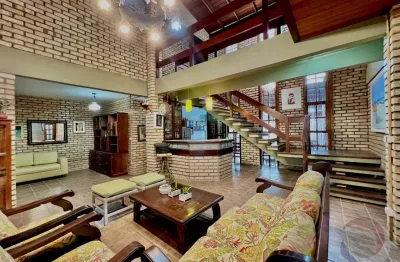 Casa Residencial de 5 dormitórios no bairro Cachoeira Do Bom Jesus